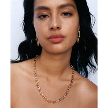 Load image into Gallery viewer, Gold Hardware Link Chain Necklace

